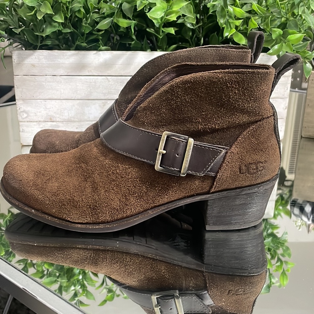 Ugg Wright Belted Shearling Lined Boot Brown Sued… - image 4